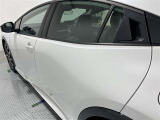 後席のドアハンドルがピラーと一体型になっており、すっきりした見た目になっております!