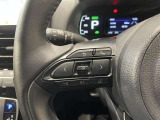 【ステアリングスイッチ】運転中に視線を前に向けたまま画面の操作できます。