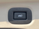 【パワーバックドア】スマートキーや運転席のボタンを押すだけでリアゲートが自動で開閉します!荷物を持っている時や、高い位置にあるバックドアを閉める際に便利な機能です♪