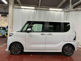 【スマートアシスト搭載車】 衝突回避支援ブレーキ機能(対車両・歩行者)、衝突警報機能(対車両・対歩行者)、誤発信抑制制御機能などの機能で安全な運転をサポートします。