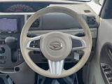 インテリアに合わせたデザインのステアリングは、運転される方のことも考え、運転しやすい形状、大きさです。是非一度、実際に触ってお確かめください。