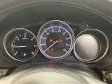 視認性に優れたメーターを採用しており、走行中でも車速や情報が分かりやすく表示されます。運転時の視線移動をむりのない範囲に抑え、快適で安心感のあるドライブをサポートします。