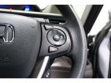 Hondaセンシングの機能のひとつ、アダプティブクルーズコントロール付!アクセルから足を離しても設定したスピードと前車との車間を保ち走行してくれます!車線維持もアシスト☆高速道路で疲労軽減ですね☆