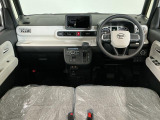 【インパネ】運転のしやすさを最優先に設計された見晴らしの良いフロントビュー。車両間隔が掴みやすく狭い道でも安心♪「安全」と「品質」を最優先に、安心してお乗りいただけるクルマを提供いたします。