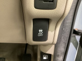 VSA装備車です。VSAはドライバーの操作と車の動きを見守っています。もし車の挙動が乱れたとき、4輪別々にブレーキをかけたり、エンジンパワーをしぼることによって車を安定させます。