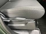 運転席シートリフター!ご自分の好きなシートポジションが取れるので運転が楽しくなりますし疲れにくいです。