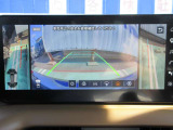 ナビ画面にアラウンドビュ-モニタ-の映像を映し出しています。  狭い場所での車庫入れをサポ-トしてくれる便利アイテムです。