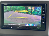 【バックカメラ】駐車時に後方がリアルタイム映像で確認できます。大型商業施設や立体駐車場での駐車時や、夜間のバック時に大活躍!運転スキルに関わらず、今や必須となった装備のひとつです!