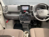 ◆◆◆運転席まわりはこのように機能的にまとまっています。足元が広くて、開放的ですよ!ぜひお座りください。