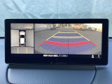 狭い場所での駐車やすれ違いなどでより的確な運転操作に役立つ360&deg;ビューモニターが装備されています。