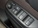 電動格納式ドアミラー・パワーウインドウを装備しています。