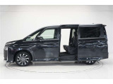両側パワースライドドア付きだから、狭い駐車スペースなどでの 乗り降りラクラク!小さなお子さまのいるご家庭には嬉しい装備。