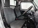 運転席まわりです。実際に座ってみて乗り心地を体感してみて下さい。