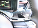 『1台』のお車に対して、3名体制で日々議論を重ね仕入れを行っております。