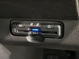 いまや快適なカーライフに欠かせないETCが付いています。