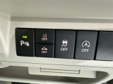 コーナーセンサーを車の前後に装備。障害物までの距離に応じて警告音を変えてお知らせ。縦列駐車時や駐車場・車庫などでの取り回しをサポートします。詳細は販売店スタッフまでおたずねください。