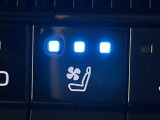 【シートヒーター&ベンチレーション】夏場は涼しい風でお尻や背中の熱やムレを防ぎ、冬はエアコンよりも早く温まってポカポカに!季節を問わず快適に過ごせます。