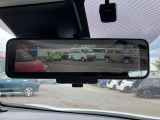 インテリジェントルームミラー☆カメラの映像を映すことで荷物や人が乗っていても後方視界を確保できます☆