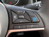 プロパイロットは、運転者が設定した車速を上限に先行車と車速に応じた車間距離を保ちながら、車線中央付近を走行するための運転操作を支援します。