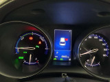 視認性に優れたメーターを採用しており、走行中でも車速や情報が分かりやすく表示されます。運転時の視線移動をむりのない範囲に抑え、快適で安心感のあるドライブをサポートします。