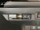 ハンドルの右側にETC2.0がついています。高速道路の料金所の通過も楽々です!。カードの取り出しもしやすい場所についています。