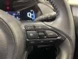 【ステアリングスイッチ】運転中に視線を前に向けたまま画面の操作できます。