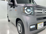 明るいライトが夜道を明るく照らしてくれます。 運転する上で、道路状況をいかに早く認識できるか重要なポイントです。 白色光が暗い道も明るく照らしてくれますよ。