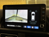 リバースギアに入れるだけで後方の表示へ切り替わります。夜間や雨の日の駐車も楽になりますよ。