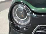 LEDヘッドライトは、点灯の瞬間から最大光量を発揮し、突然暗くなるトンネルなどでの安定感を高めます。