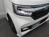LEDヘッドライトで暗い夜道も明るく照らしてくれます。