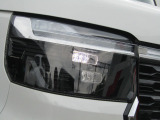 ■LEDヘッドライト■消費電力は少なく、しっかり明るいLEDヘッドライトです!電球タイプ、ハロゲンのライトよりも長く使えるのが特徴です。従来のオレンジ色に近い光ではなく白く明るく照らします