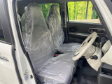 運転席シート廻りは使用感も少なく、良好な状態となっています。前オーナー様が丁寧に使っていたことがよくわかりますね。