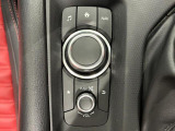 ナビを始めとするオーディオ関連や車両情報の変更はお手元のコマンダーにて操作。