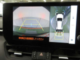 車両を上から見たような映像をナビ画面に表示するパノラミックビューモニターが付いています。