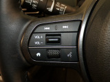【ステアリングリモコン】ステアリングにオーディオ調節可能なスイッチが装備されていますので運転中でも視線をそらさずにオーディオの調節が可能です!