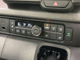 【シートヒーター】寒い日に重宝するシートヒーター!エアコンより早く温まってくれるので寒がりの人も安心ですね♪エアコンの温風は乾燥するから苦手、という方にもをおすすめです。
