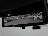 車両後方を映し出します・スマートルームミラー装備です。
