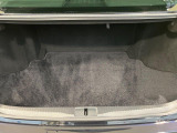 積み下ろしのしやすいデッキにはたっぷりと荷物を積み込んでいただけます。遊びから仕事まで、様々なシーンで頼れます♪