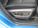 パワーシート搭載。微妙な調整が手軽にでき、ピッタリのポジションで運転することが可能です。