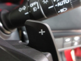 マニュアル車のような感覚でアクセルオフ時の減速度を選択できる、減速セレクター付きです!