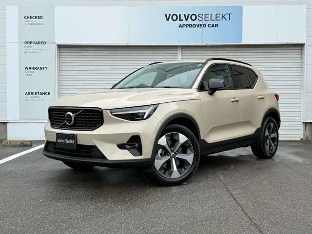 XC40 ウルトラ B4 AWD ダーク エディション サンドデューン 4WD 