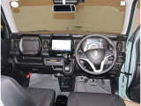 オシャレなインテリアで運転する気分も盛り上がりますよね^^