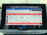 タッチスクリーンをタップするかスワイプするだけですべての機能を呼び出せます。Apple CarPlayおよびAndroid Autoに対応しスマートフォンとのシームレスな 連携も実現。さらに、USBポートを標準装備しています。