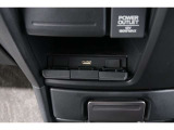 スマートフォンなどの音楽再生が可能なUSB接続ジャック装備車両です♪♪♪