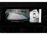 上から車両を見下ろしたような映像をナビゲーション画面に表示する「パノラミックビューモニター(床下透過表示機能付き)も搭載しています。