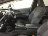 高いホールド性で運転姿勢が安定します。長距離ドライブでも疲れにくいのが魅力です。快適なドライビングライフをお送りください♪