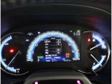 とっても見やすいメーターです。夜間時はラグジュアリーな気分にさせてくれる照明が魅力ですので、夜のドライブも楽しみになりますよ♪