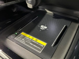【置くだけ充電】ワイヤレスでエンジン始動中であれば置くだけで充電可能!コードが絡むことがなくなるので車内もすっきり清潔感が保てます!