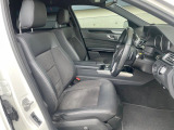 ●前席:ゆったりとしたドライバースペースで、長時間の運転でも快適にお過ごしいただけます。