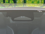 【トヨタセーフティセンス】走行中に前方の車両等を認識し、衝突しそうな時は警報とブレーキで衝突回避と被害軽減をアシスト。より安全にドライブをお楽しみいただけます。